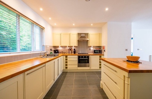 Carnon Downs Cabaña | Haven (pet friendly) - 5 star self catering cottage