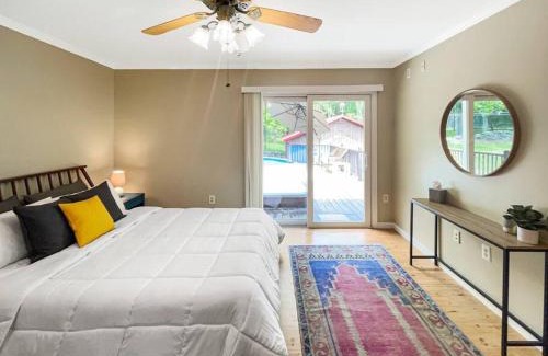 Kerhonkson Casa | Haven Retreat in Catskills w Hot Tub & Bar Hall