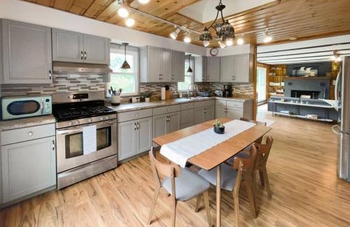 Kerhonkson Casa | Haven Retreat in Catskills w Hot Tub & Bar Hall