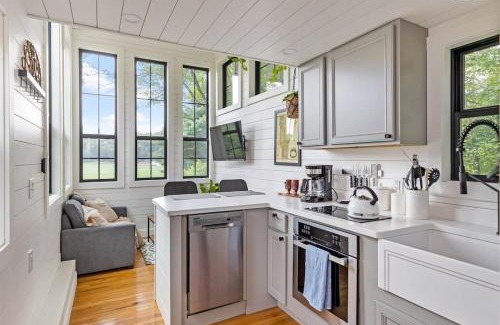 Johnson Casa | Haven Tiny House w hot tub on river near Stowe