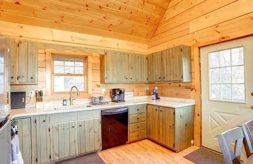 Hickory Hills Cabina | Haven View Retreat | Private Log Cabin | Hot Tub