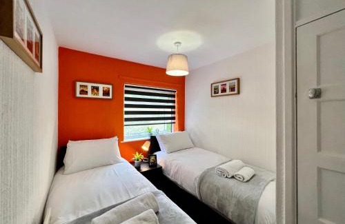 Clifton Casa | Havenwood House - Great for Contractors or Family Holidays