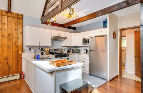 Woodsville Casa | Haverhill Mtn Retreat: Hike, Ski, Relax in Hot Tub