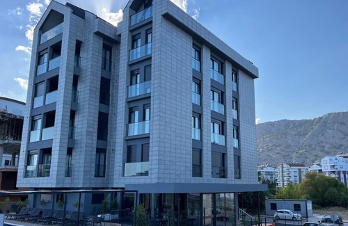 Konyaalti Apartamento | Havuzlu Apartta Balkonlu Ev Konforu
