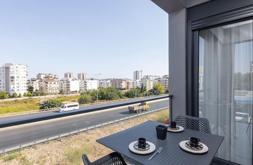 Konyaalti Apartamento | Havuzlu Apartta Balkonlu Ev Konforu