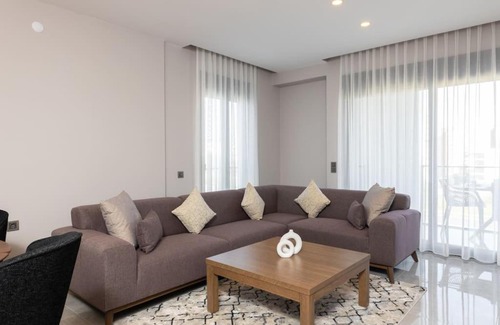 Konyaalti Apartamento | Havuzlu Apartta Balkonlu Ev Konforu