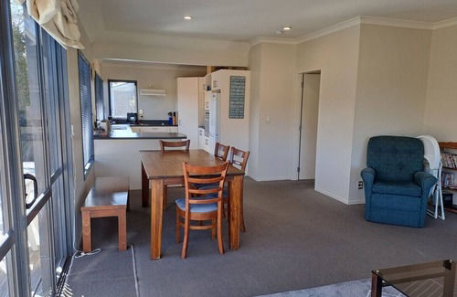 Two Mile Bay Casa | Amplio kiwi bach en 2 Mile Bay - WiFi incluido