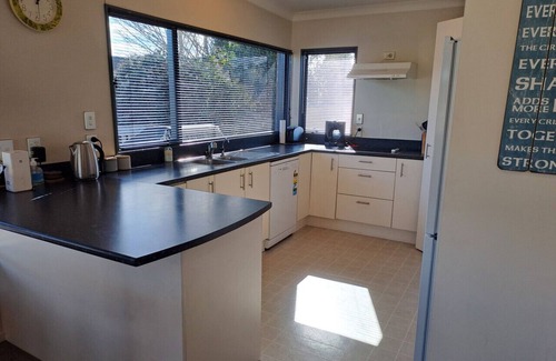 Two Mile Bay Casa | Amplio kiwi bach en 2 Mile Bay - WiFi incluido