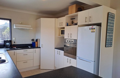 Two Mile Bay Casa | Amplio kiwi bach en 2 Mile Bay - WiFi incluido