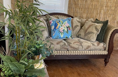 Kingman Cabaña | Hawaiian Cottage!Retro refrig, micro, A/C , private, themed! *Bathroom Adjacent*