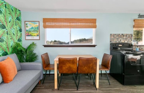 Grayland Cabaña | Hawaiian Themed Cottage | Ocean Views