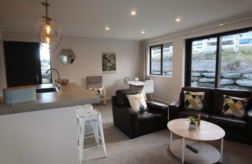 Lake Hawea Casa | Hawea Mountain cottage