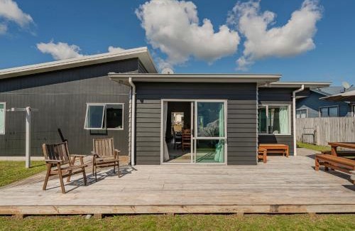Cooks Beach Casa | Hawk Hill Getaway - Cooks Beach Holiday Home