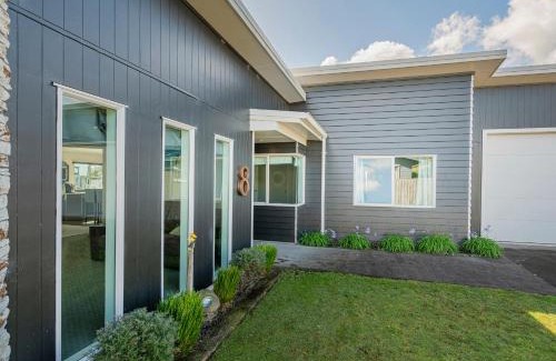 Cooks Beach Casa | Hawk Hill Getaway - Cooks Beach Holiday Home