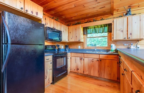 Ridgeline Vistas Cabina | Hawk's Hideaway- Blue Ridge GA