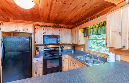 Ridgeline Vistas Cabina | Hawk's Hideaway- Blue Ridge GA