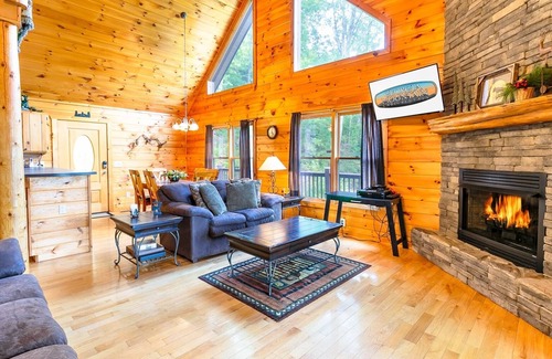 Ridgeline Vistas Cabina | Hawk`s Hideaway - Great Privacy, Amazing Views of Blue Ridge Mountains