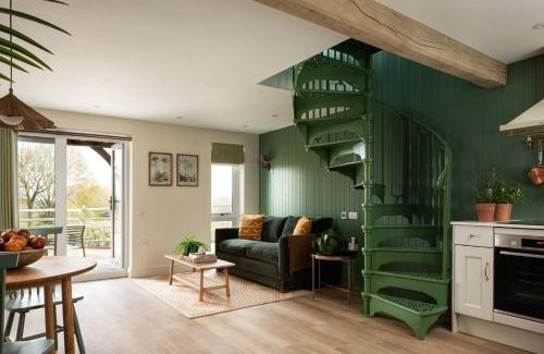 Alton Casa | Hawk's Ledge - Otium Wine Estate