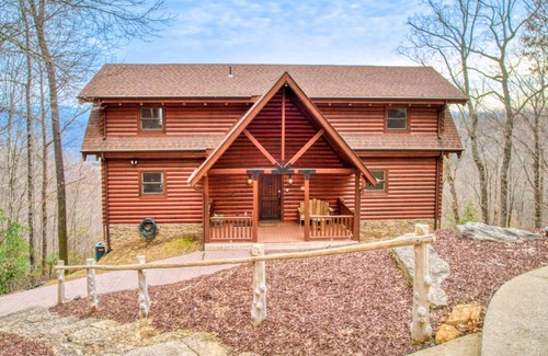 Lake Lure Casa | Hawk's View Log Cabin