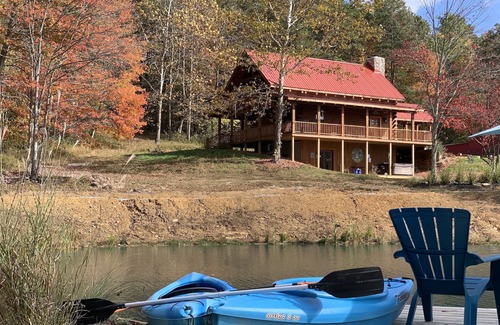 Laurelville Casa | Cabaña aislada en la cima de una colina con estanque de pesca, impresionantes vistas y senderos naturales