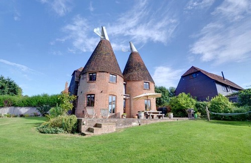 Abbess Roding Casa | Hawkridge Oast - Five Bedroom House, Sleeps 12