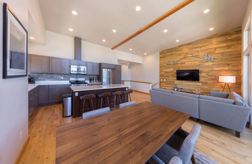 Hood River Casa | ¡Tu oasis de Hood River te espera! Moderno y lujoso. Echa un vistazo a la sala de billar!