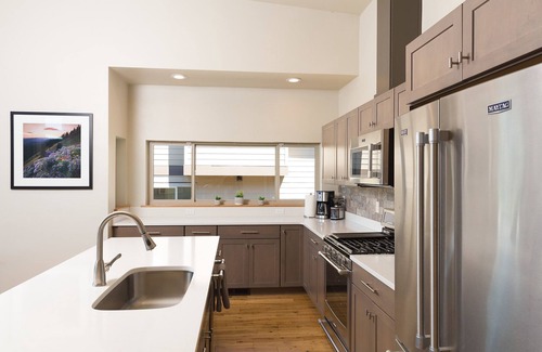 Hood River Casa | ¡Tu oasis de Hood River te espera! Moderno y lujoso. Echa un vistazo a la sala de billar!