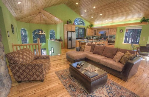 North Upper Truckee Casa | Hawks View Hideaway by Lake Tahoe Accommodations
