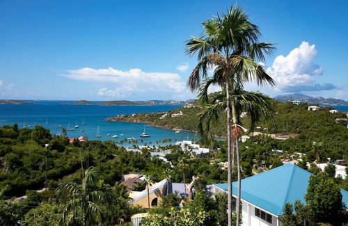 Estate Chocolate Hole and Great Cruz Bay Villa | Hawksbill, una sensación de casa de playa moderna de dos dormitorios con acabados de alta gama