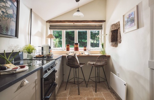 Sticklepath Cabaña | HAWTHORN COTTAGE AT COLLIHOLE, romantic, with open fire in Chagford