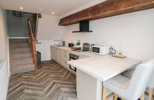 Hackness Cabaña | HAWTHORN COTTAGE, pet friendly, character holiday cottage in Scalby