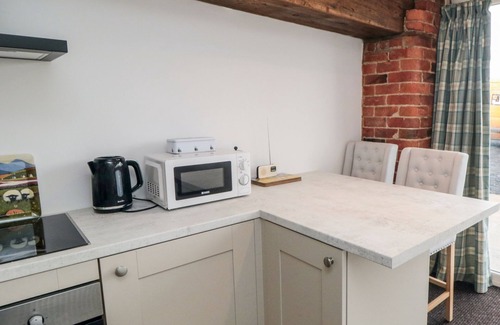 Hackness Cabaña | HAWTHORN COTTAGE, pet friendly, character holiday cottage in Scalby