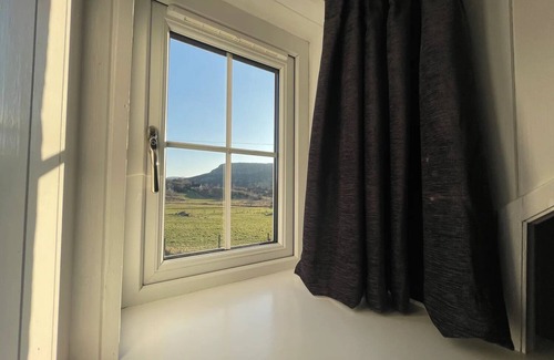 Torrin Cabaña | HAWTHORN DENE, pet friendly, cosy croft cottage with mountain views in Torrin