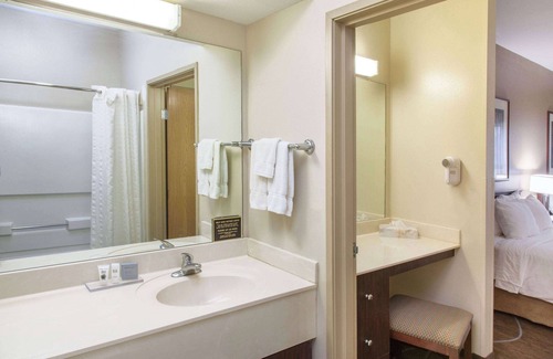 Bloomington Hotel | Hawthorn Extended Stay by Wyndham Bloomington