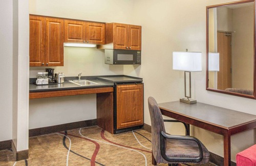 Bloomington Hotel | Hawthorn Extended Stay by Wyndham Bloomington