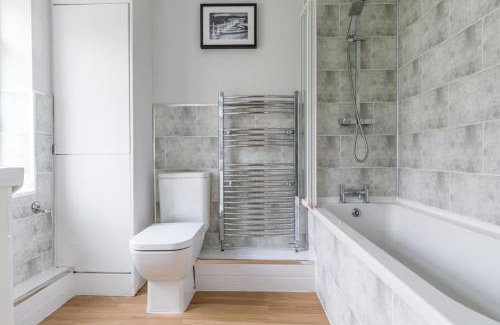Ashington Casa | Hawthorn House-Sleeps 4-Pet friendly-Parking