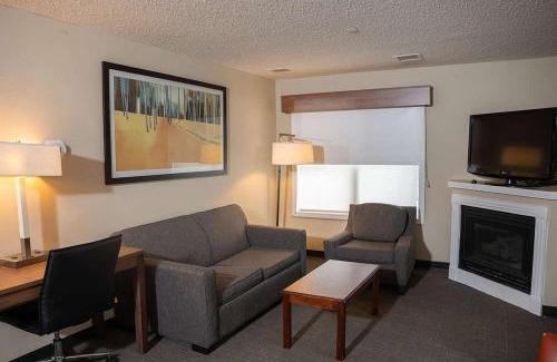 Erie Hotel | Hawthorn Suites