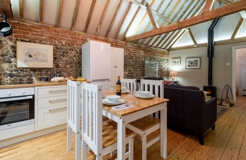 Roughton Casa | Set just outside the rural and peaceful village of Roughton and close to the Norfolk coast sits cosy