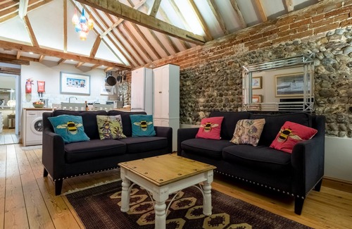 Roughton Casa | Set just outside the rural and peaceful village of Roughton and close to the Norfolk coast sits cosy