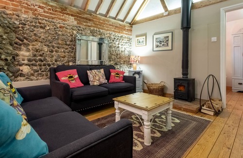 Roughton Casa | Set just outside the rural and peaceful village of Roughton and close to the Norfolk coast sits cosy