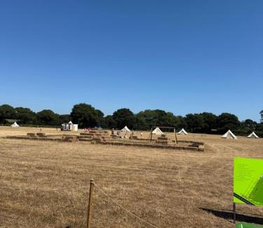 Burton Otro | Hawthorne Field - Shoreline Escapes