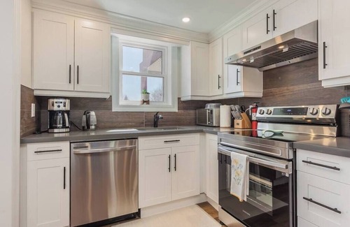 Greater Napanee Chalet De Esquí | Hay Bay waterfront retreat - Joyce's cottage