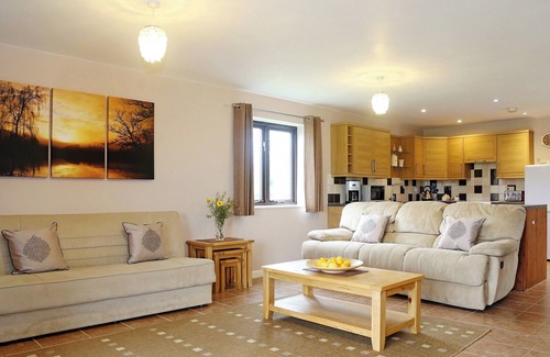 Maidstone Cabaña | Hay Fields, Tilmangate Farm