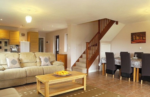Maidstone Cabaña | Hay Fields, Tilmangate Farm