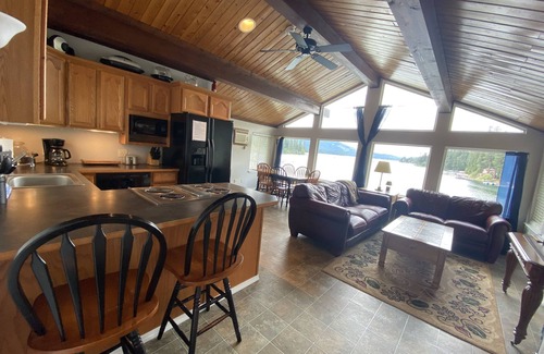 Hayden Cabina | ¡Recién listado! Hayden Lake Waterfront Home W / Boat Dock!