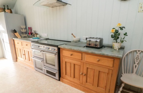 Ebford Cabaña | HAYLOFT AT MAGNOLIA LAKE, family friendly, with open fire in Dawlish