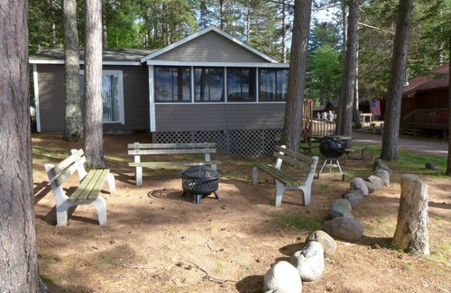 Hayward Casa | Hayward Area - Lost Land Lake - Shore-side escape!