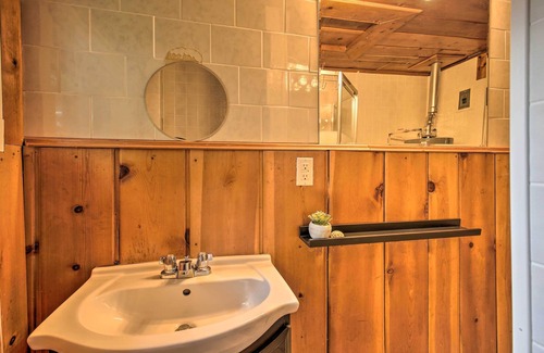 Hayward Cabina | Lakefront Hayward Cabin w / Dock en Williams Resort!