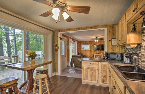 Hayward Cabina | Lakefront Hayward Cabin w / Dock en Williams Resort!