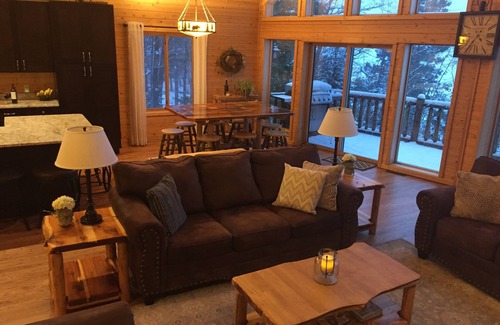 Hayward Chalet De Esquí | Hayward - Agua clara 5.100 Acre Lac Courte Lago Oreilles. Recientemente remodelado.